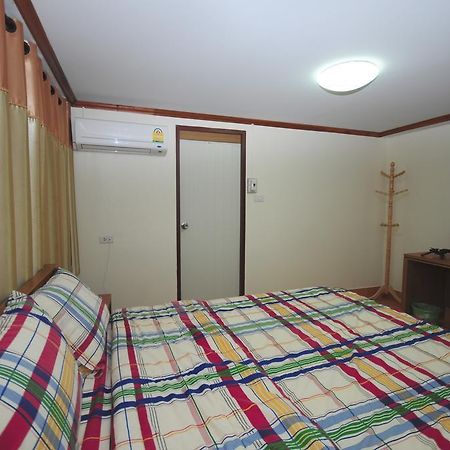 Phoonsab Hostel Phitsanulok Bagian luar foto