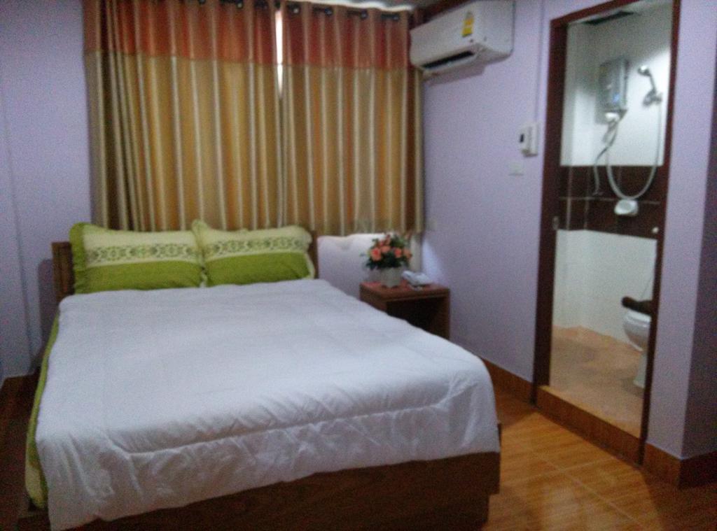 Phoonsab Hostel Phitsanulok Bagian luar foto