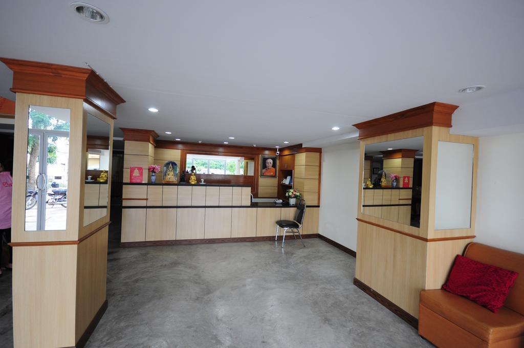 Phoonsab Hostel Phitsanulok Bagian luar foto