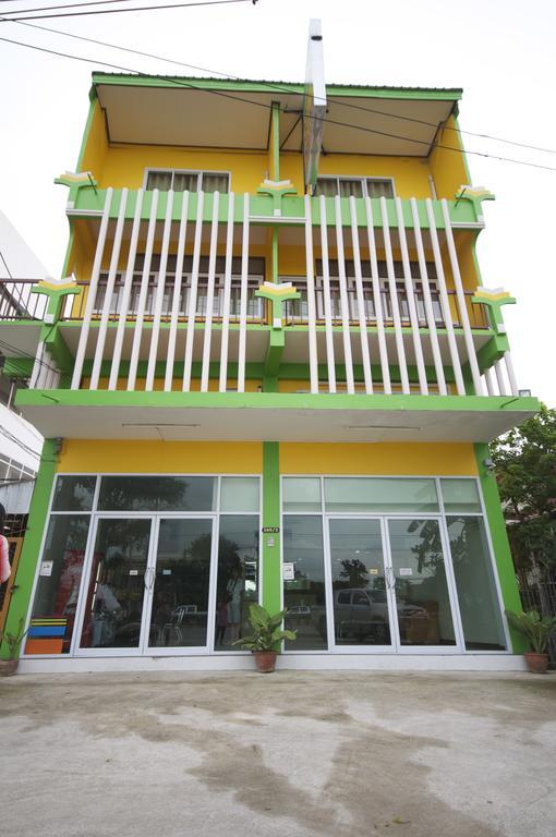 Phoonsab Hostel Phitsanulok Bagian luar foto