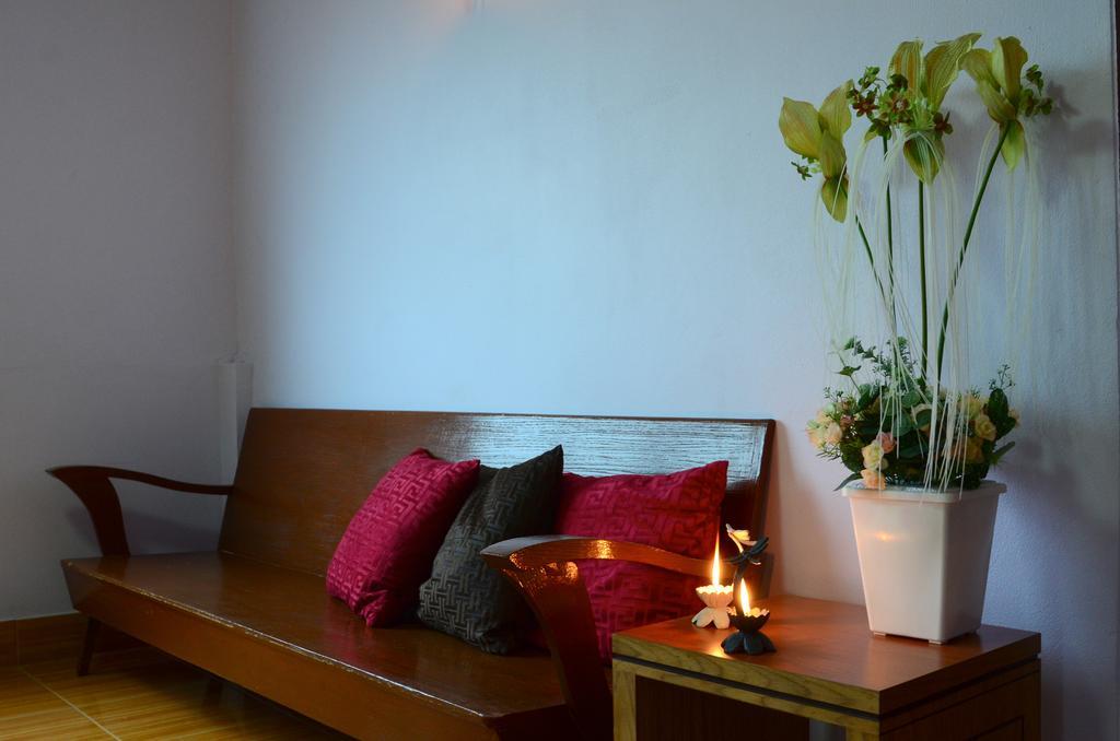 Phoonsab Hostel Phitsanulok Bagian luar foto