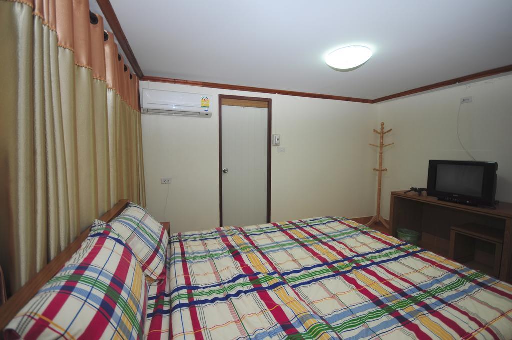 Phoonsab Hostel Phitsanulok Bagian luar foto